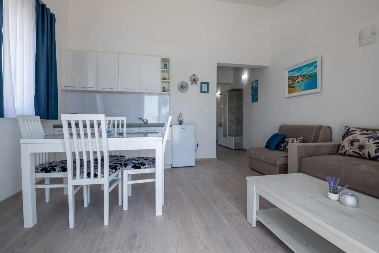 Apartmani Mate ネウム エクステリア 写真